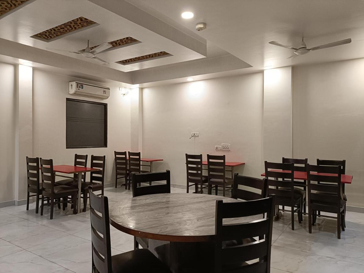 Palm Emerald Near International Airport Bed & Breakfast