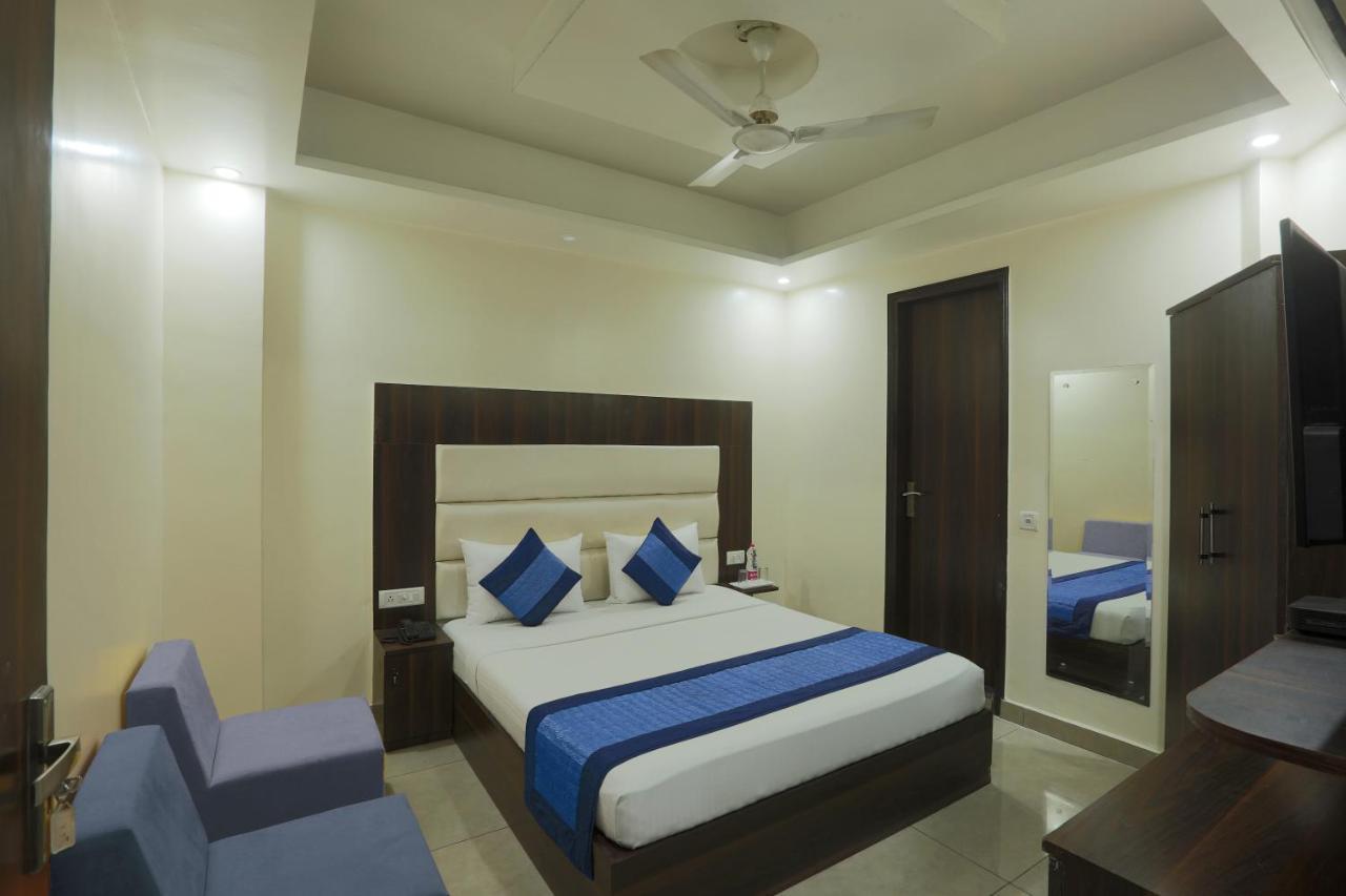 Palm Emerald Near International Airport Bed & Breakfast 3*